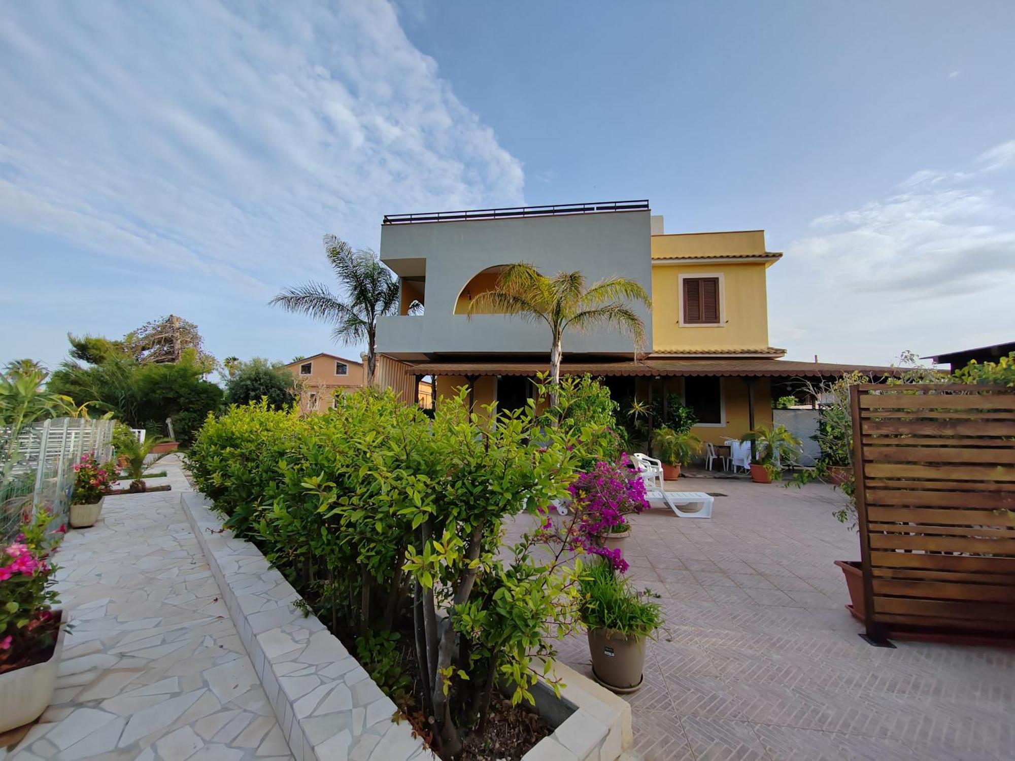 Xenia Garden 2 Apartment Avola Exterior photo